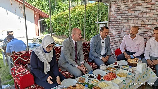 Keban'da Geleneksel Ballı Kahvaltı Programı Düzenlendi