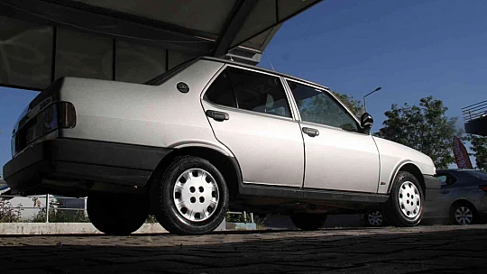 13 bin kilometredeki 2000 model 'Şahini'ne gözü gibi bakıyor