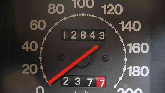 13 bin kilometredeki 2000 model 'Şahini'ne gözü gibi bakıyor