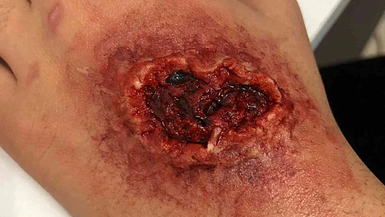 13 yaşındaki Efe yaptığı makyajla profesyonellere taş çıkartıyor