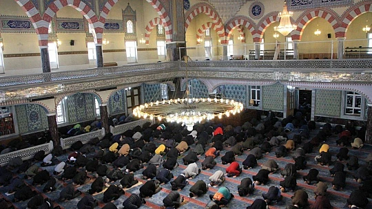 15 aydır kapalı olan cami, cuma namazıyla açıldı, duygulu anlar yaşandı