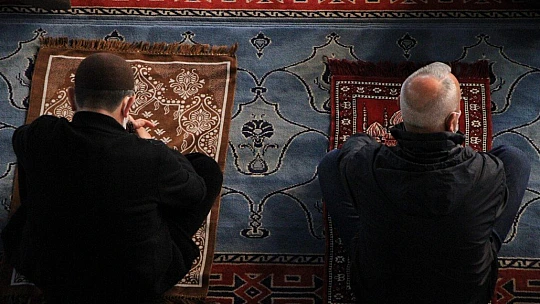 15 aydır kapalı olan cami, cuma namazıyla açıldı, duygulu anlar yaşandı