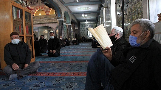 15 aydır kapalı olan cami, cuma namazıyla açıldı, duygulu anlar yaşandı