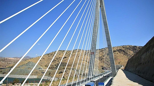 16 şehri birbirine bağlayan Kömürhan Köprüsü sürücülere kolaylık sağlıyor