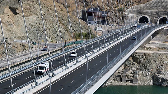 16 şehri birbirine bağlayan Kömürhan Köprüsü sürücülere kolaylık sağlıyor
