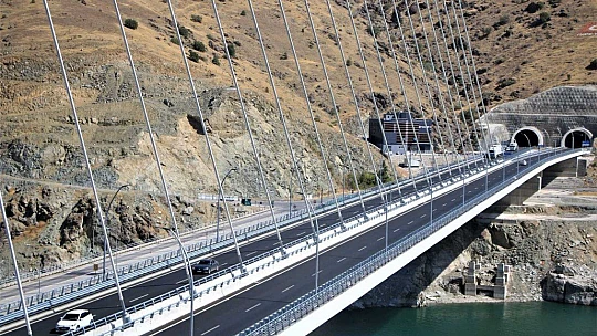 16 şehri birbirine bağlayan Kömürhan Köprüsü sürücülere kolaylık sağlıyor