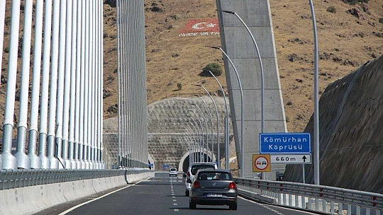 16 şehri birbirine bağlayan Kömürhan Köprüsü sürücülere kolaylık sağlıyor
