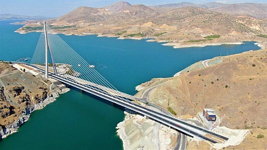 16 şehri birbirine bağlayan Kömürhan Köprüsü sürücülere kolaylık sağlıyor