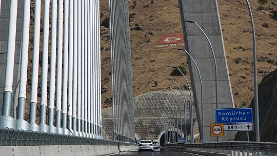 16 şehri birbirine bağlayan Kömürhan Köprüsü sürücülere kolaylık sağlıyor