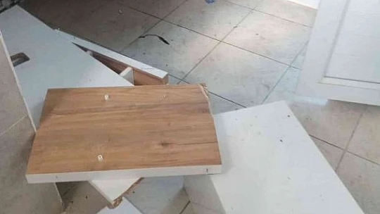 18 kırmızı kartın çıktığı maçta, soyunma odası tanınmaz hale geldi