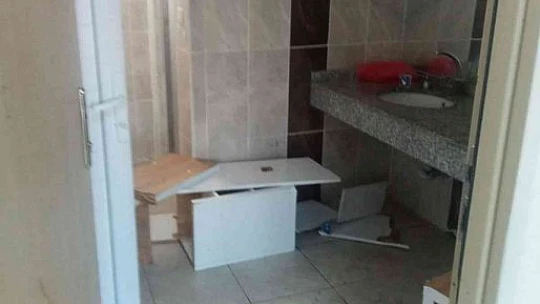 18 kırmızı kartın çıktığı maçta, soyunma odası tanınmaz hale geldi