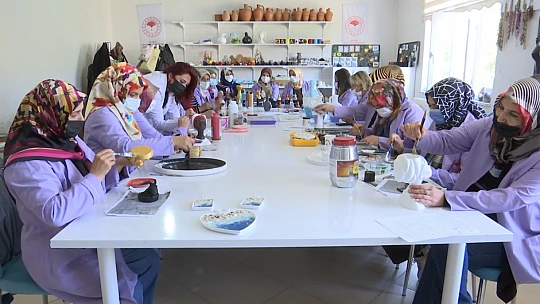 Halk Eğitim Merkezi fabrika gibi çalışıyor