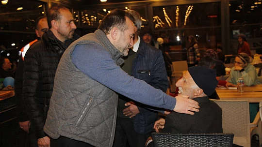 Milletvekili Ağar, Depremzedelerin taleplerini dinliyor