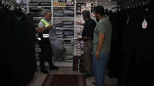2 yıl aradan sonra işleri açıldı, hac malzemesi satan esnafın yoğunluğu başladı