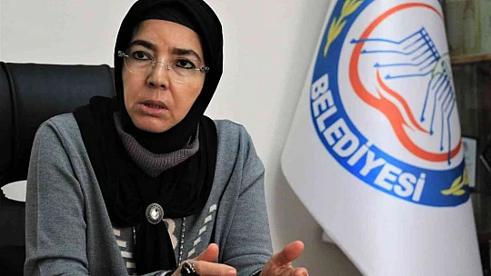 28 Şubat mağduru olan Türkiye'nin ilk başörtülü Belediye Başkanı Fethiye Atlı o süreci anlattı