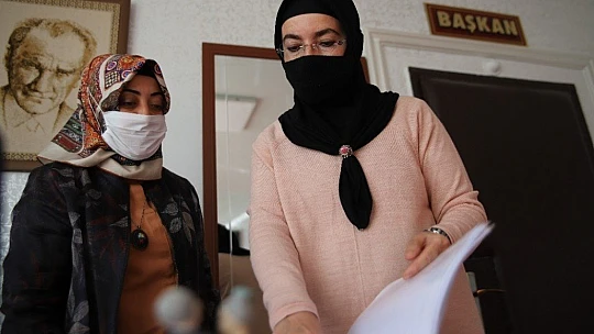 Türkiye'nin ilk başörtülü başkanı