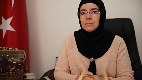 Türkiye'nin ilk başörtülü başkanı