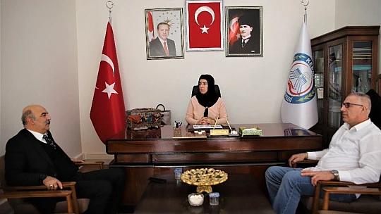 Türkiye'nin ilk başörtülü başkanı