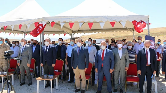 Sondaj kuyusu ve güneş panelleri hizmete açıldı