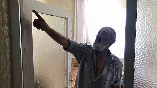 3 gündür odada mahsur kalan yaşlı adamın imdadına önce komşusu sonra ekipler yetişti