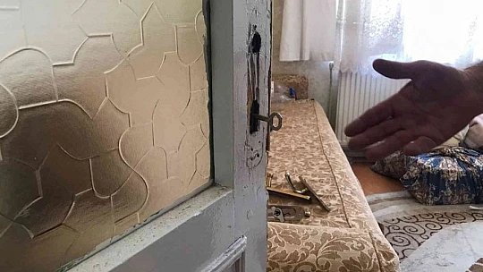 3 gündür odada mahsur kalan yaşlı adamın imdadına önce komşusu sonra ekipler yetişti