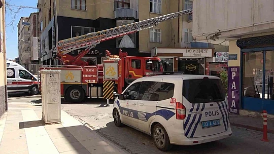 3 gündür odada mahsur kalan yaşlı adamın imdadına önce komşusu sonra ekipler yetişti