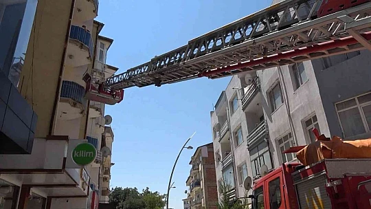 3 gündür odada mahsur kalan yaşlı adamın imdadına önce komşusu sonra ekipler yetişti
