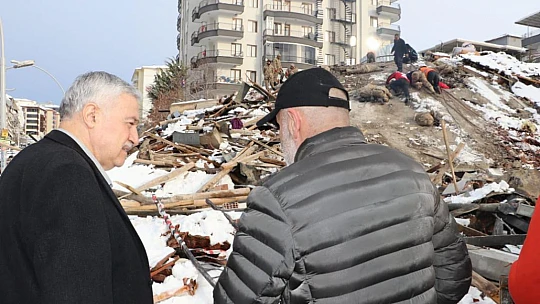 Demirbağ, Malatya'daki enkazlarda arama kurtarma çalışmalarını inceledi