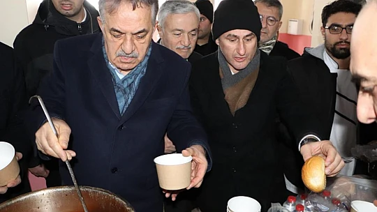 Demirbağ, Malatya'daki enkazlarda arama kurtarma çalışmalarını inceledi