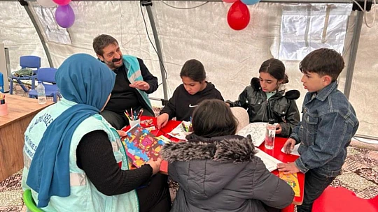 Selçuk Bayraktar'dan Elazığ Belediyesi Psikososyal Destek Çadırına ziyaret