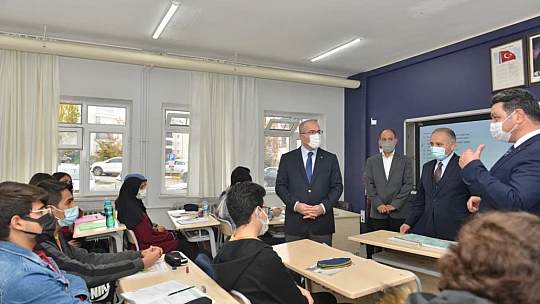 Vali Toraman Cemil Meriç Fen Lisesini ziyaret etti