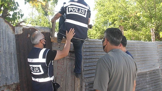 4 gün önce kayıp olmuştu, dut yiyerek hayatta kaldı