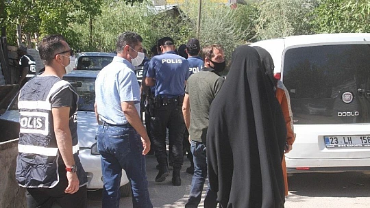 4 gün önce kayıp olmuştu, dut yiyerek hayatta kaldı