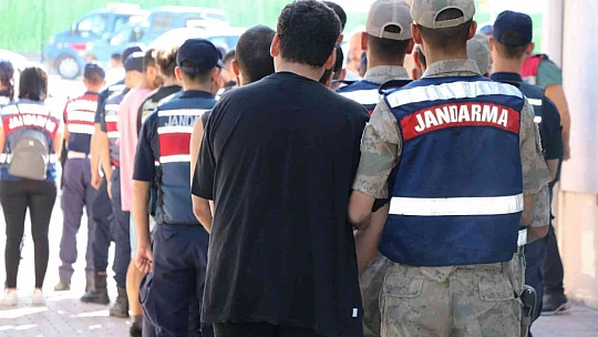 4 ilde 260 vatandaşı dolandıran suç örgütüne operasyon: 26 şüpheli adliyeye sevk edildi