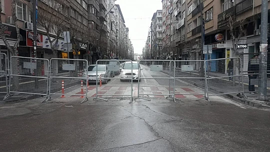İki Cadde yaya ve araç trafiğine kapatıldı