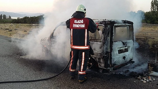 Ticari Araç Alev Alev Yandı