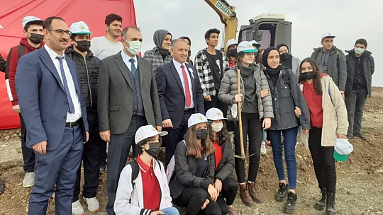 Elazığ'da 9 Bin öğretmen adına fidan dikildi