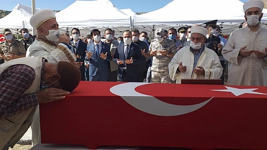 Şehit Asker Babasının Yanına Defnedildi