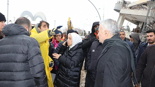 Demirbağ, Malatya'daki enkazlarda arama kurtarma çalışmalarını inceledi