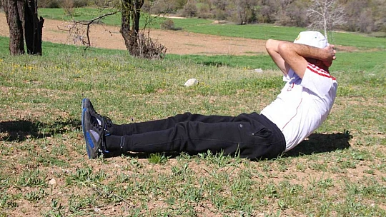 59 yaşında günde 20 kilometre koşarak ultra maratona hazırlanıyor