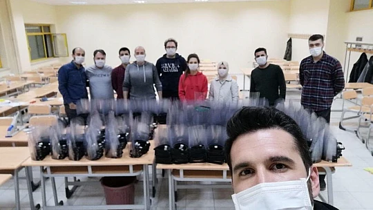4 Bin'in üzerinde yüz koruyucu siperlik ürettiler