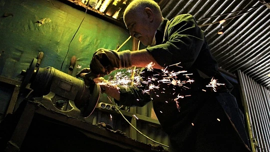 45 yıldır ekmeğini demire şekil vererek kazanıyor