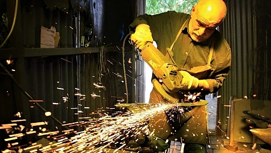 45 yıldır ekmeğini demire şekil vererek kazanıyor