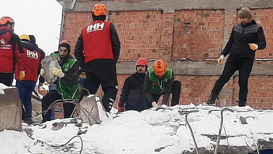 İHH Elazığ İnsani Yardım Derneği deprem bölgesinde
