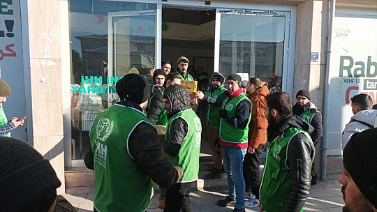İHH Elazığ İnsani Yardım Derneği deprem bölgesinde