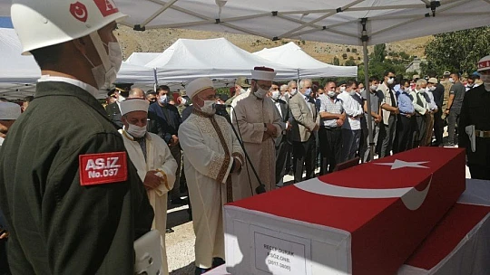 Şehit Asker Babasının Yanına Defnedildi