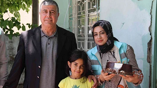 8 yaşındaki kız sosyal medyadan istedi, Belediye Başkanı yerine getirdi