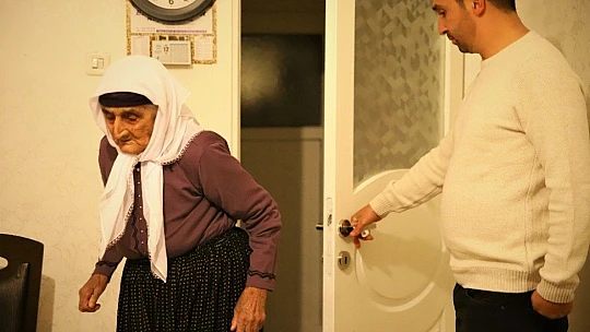 80 torunlu 102 yaşındaki Şahide nine, Covid-19'u evinde yendi