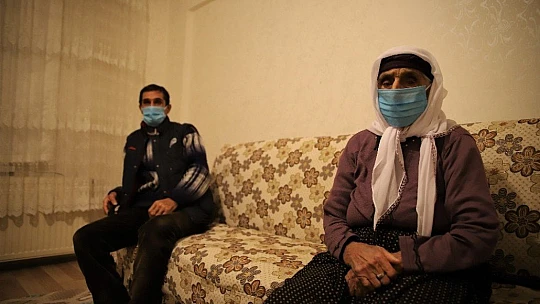 80 torunlu 102 yaşındaki Şahide nine, Covid-19'u evinde yendi