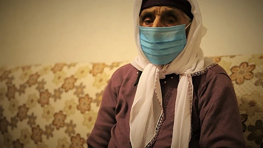 80 torunlu 102 yaşındaki Şahide nine, Covid-19'u evinde yendi